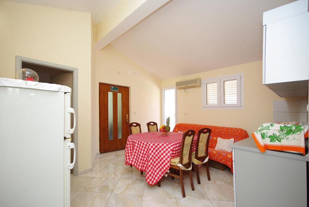 Apartments Ribarevic Makarska Room photo