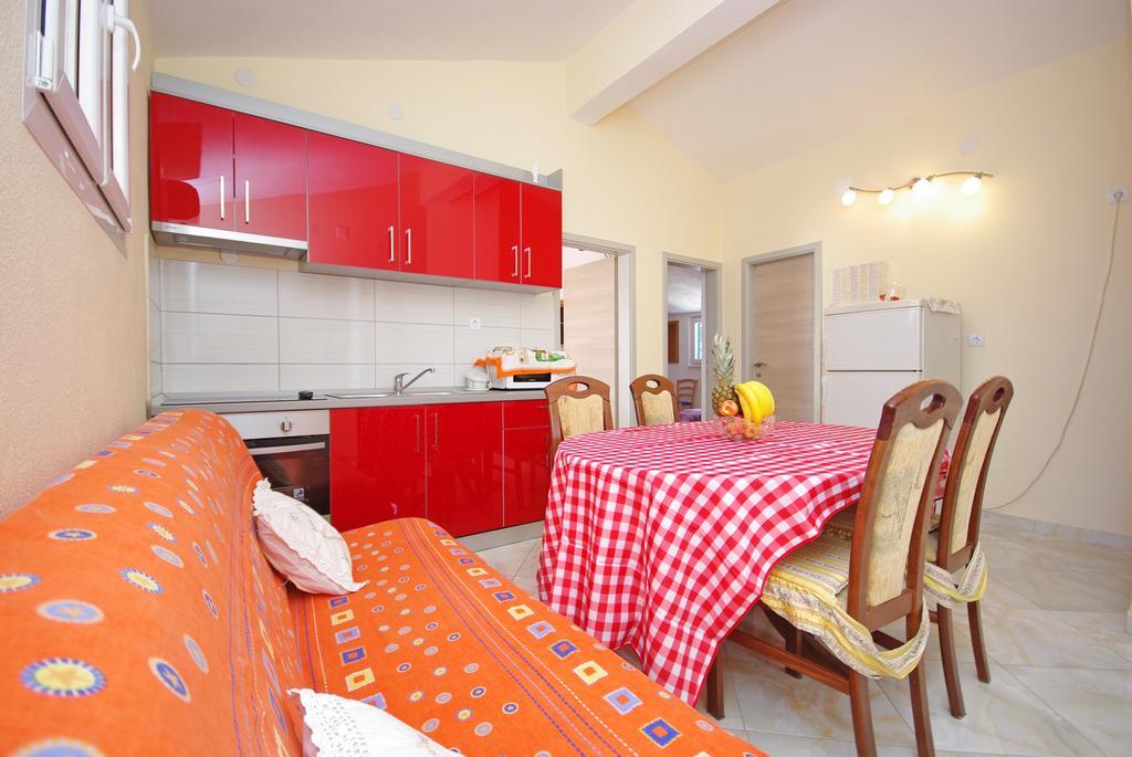 Apartments Ribarevic Makarska Room photo
